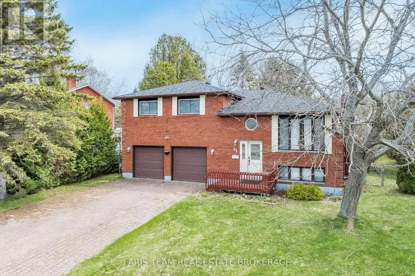 Detached at 51 BECK BOULEVARD, Penetanguishene