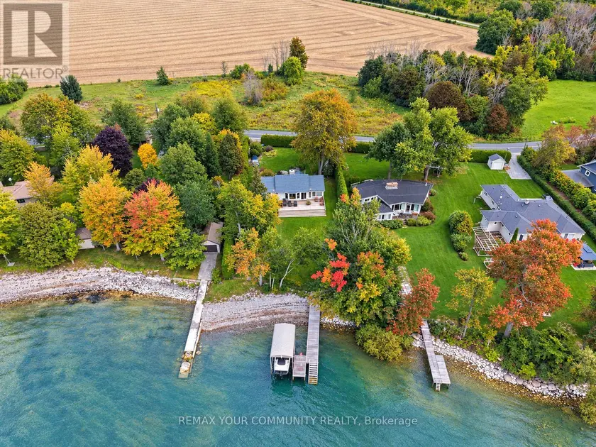 Detached at 1988 LAKESHORE DRIVE, Ramara