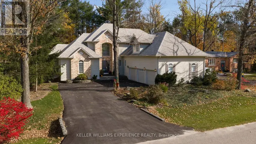 Detached at 17 FAIRWAY COURT, Oro-Medonte
