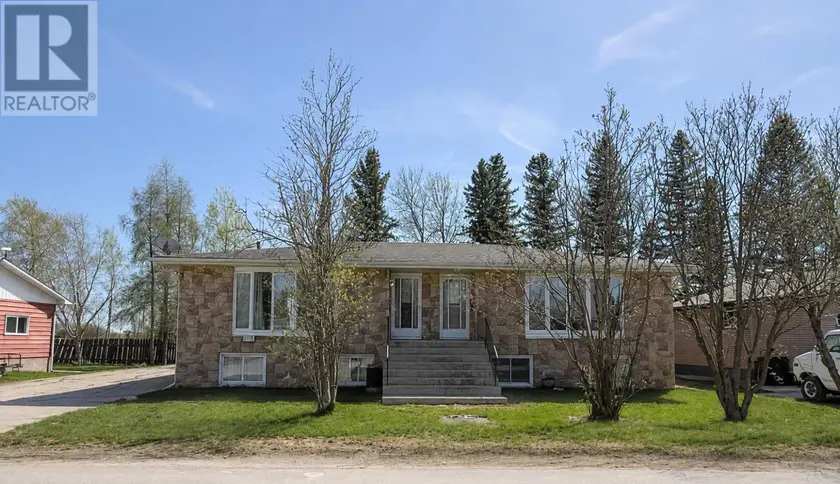 Multiplex at 113 Cedar CRES, Longlac
