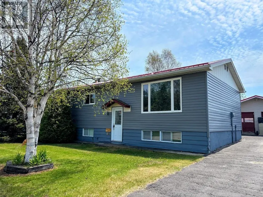 Detached at 14 Lloyd Irwin ST, Marathon