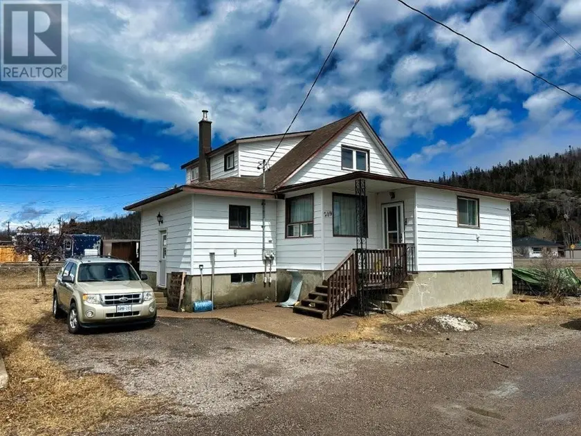 Detached at 209 Walker Street, Schreiber