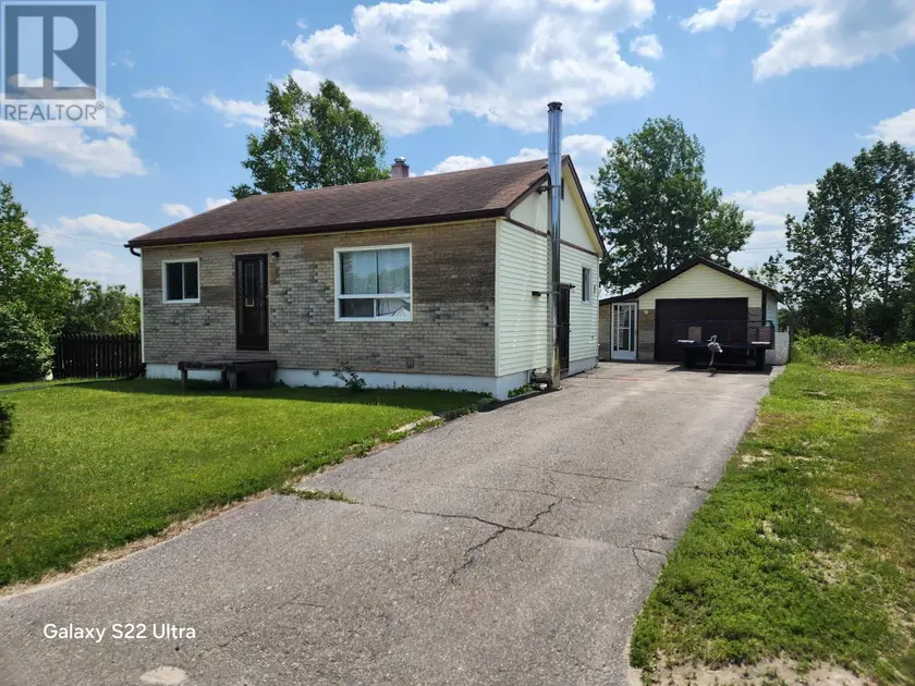 Detached at 6 Kinglet PL, Manitouwadge