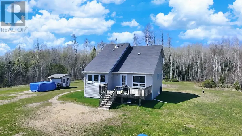 Detached at 230 Hwy 11/17, Dorion