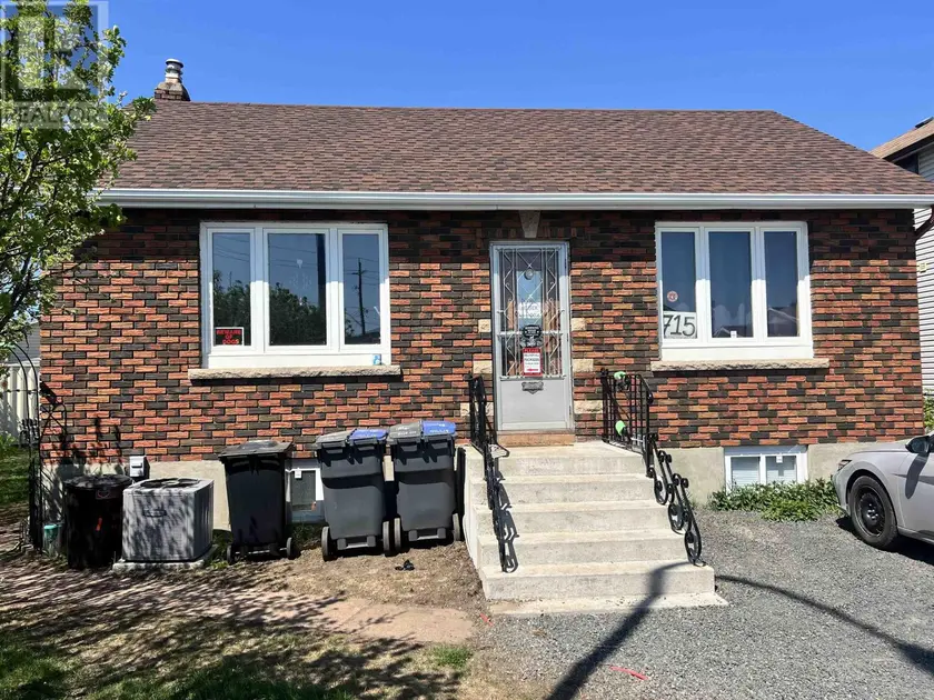 Detached at 715 May ST N, Thunder Bay