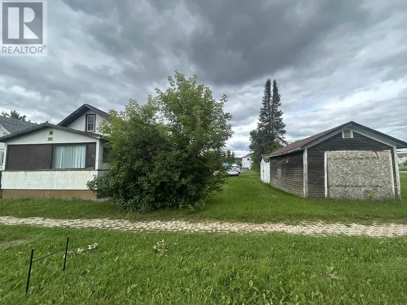 Detached at 208 MACKENZIE AVE, ATIKOKAN