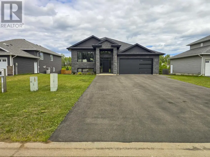 Detached at 2708 King George's Park Dr., Thunder Bay