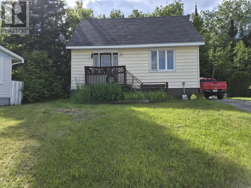 Detached at 7 Essa Place, Manitouwadge