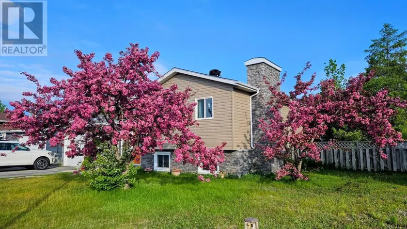 Detached at 9 Michano DR, Marathon