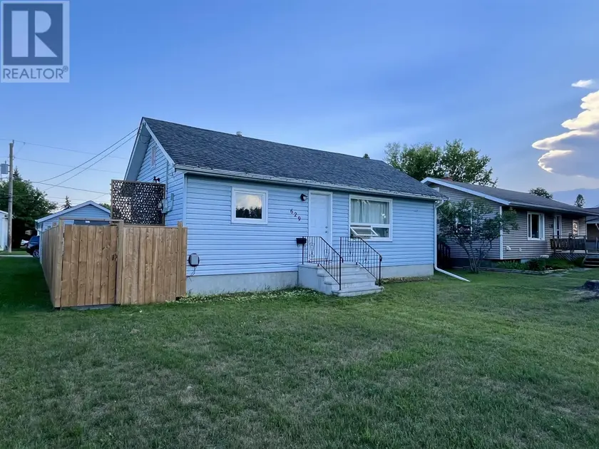 Detached at 629 Third St. W., Fort Frances
