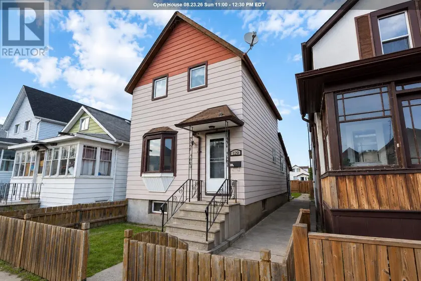 Detached at 129 HERON ST, THUNDER BAY