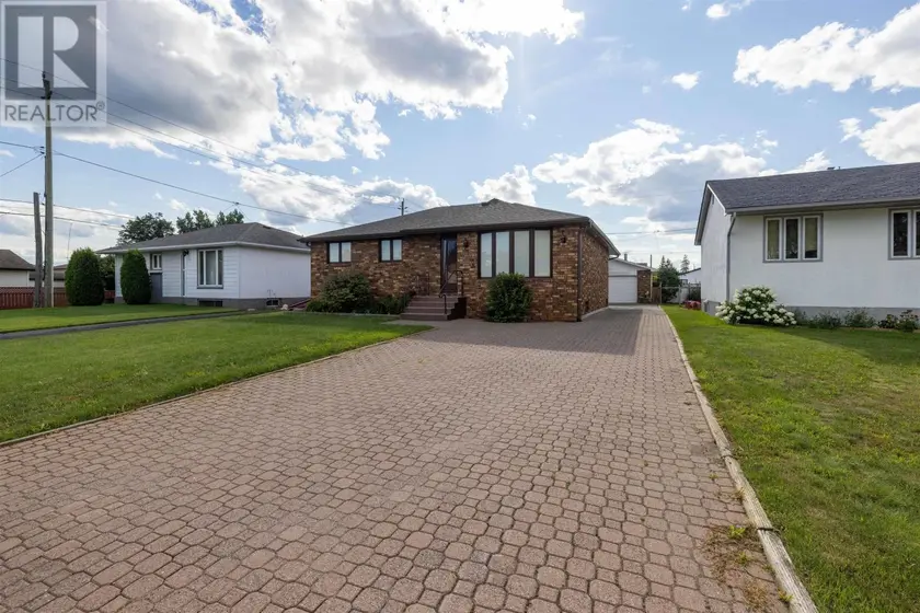 Detached at 935 Crawford PL, Thunder Bay