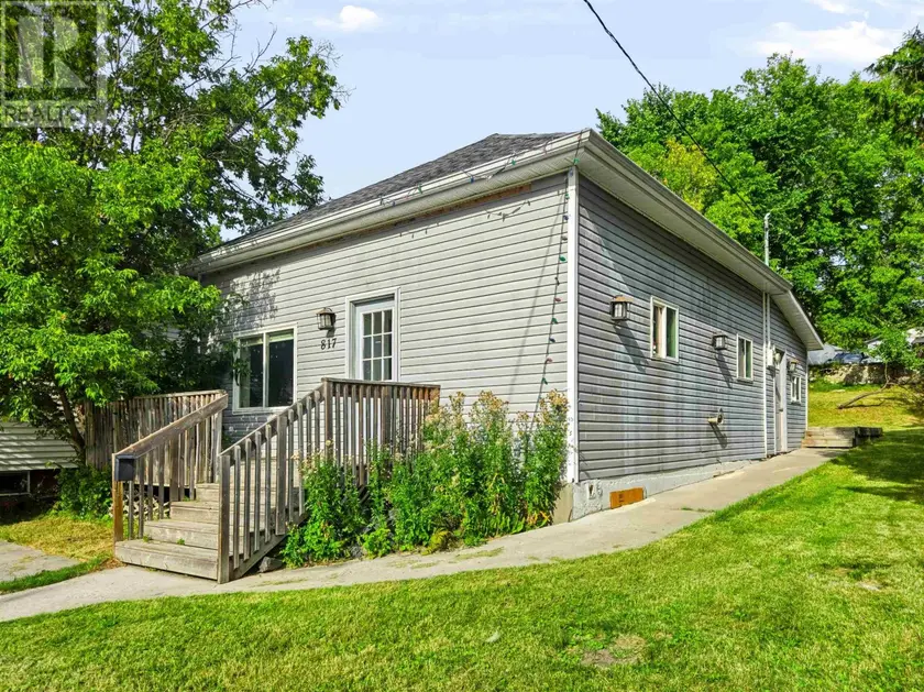 Detached at 817 Fourth AVE S, Kenora