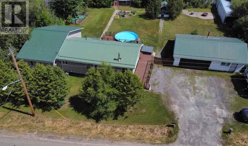 Detached at 390 PIT ROAD 2, FORT FRANCES