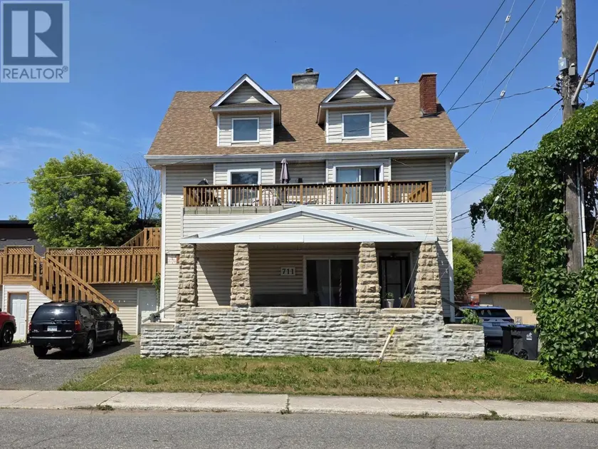 Multiplex at 711 Ridgeway Street E, Thunder Bay