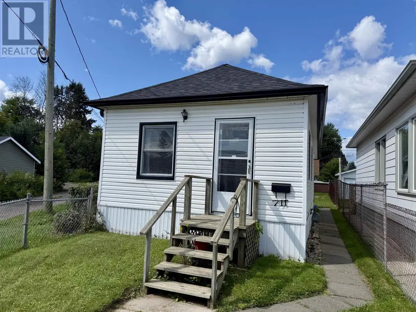 Detached at 711 Brodie ST N, Thunder Bay