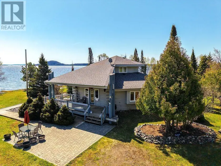 Detached at 106 Island AVE, Neebing