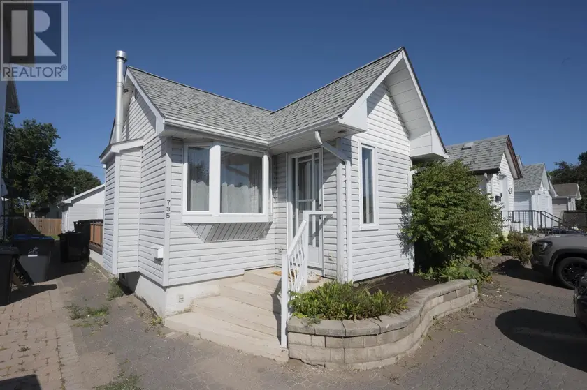 Detached at 735 Ernestine Avenue, Thunder Bay