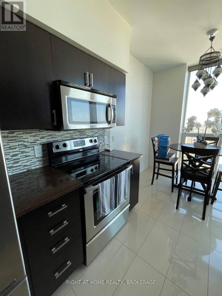 Apartment at PH101 - 208 ENFIELD PLACE, Mississauga