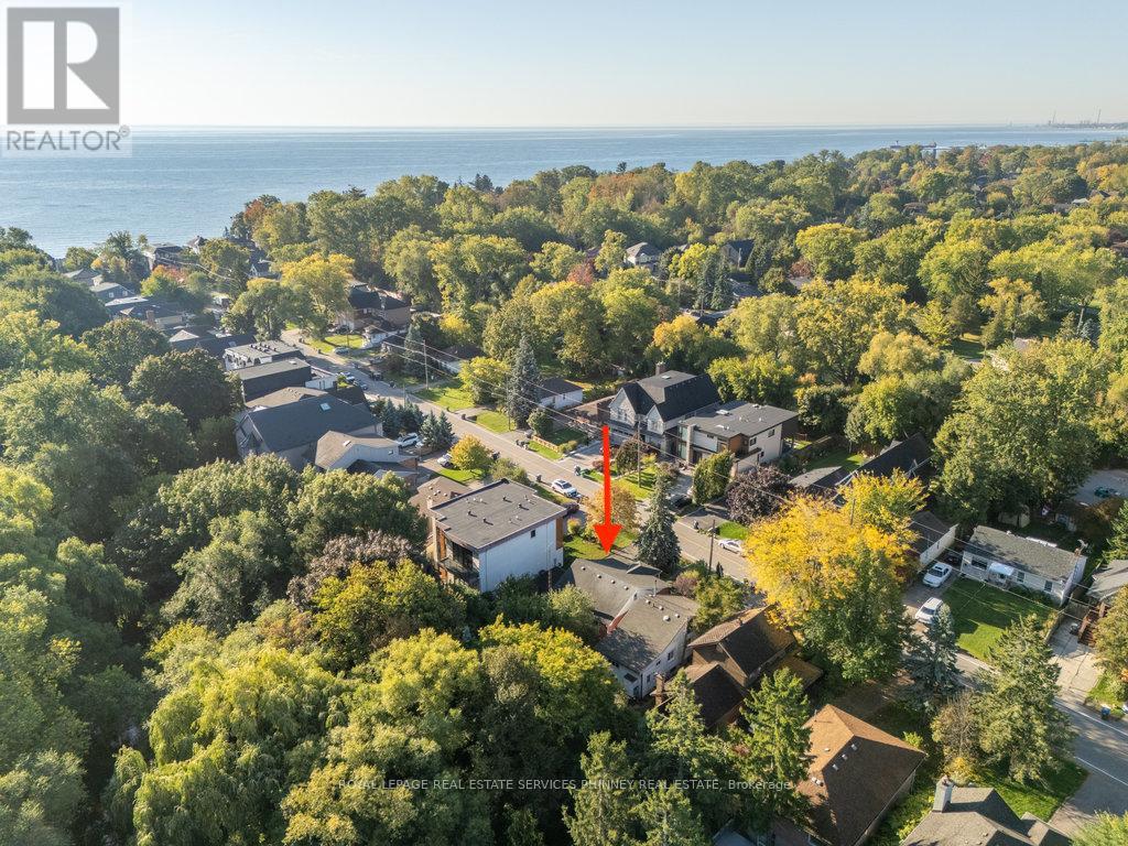 Detached at 945 BEECHWOOD AVENUE, Mississauga (Lakeview)
