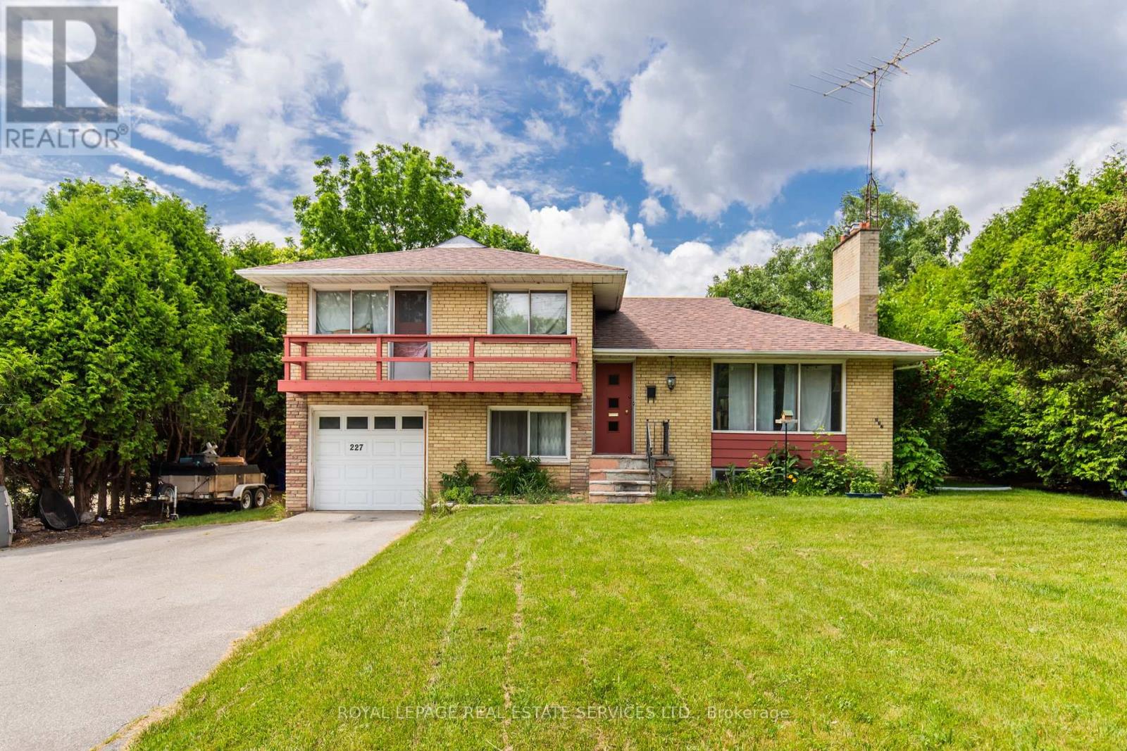 Detached at UNIT #2 - 227 LAKESHORE ROAD W, Oakville (CO Central)