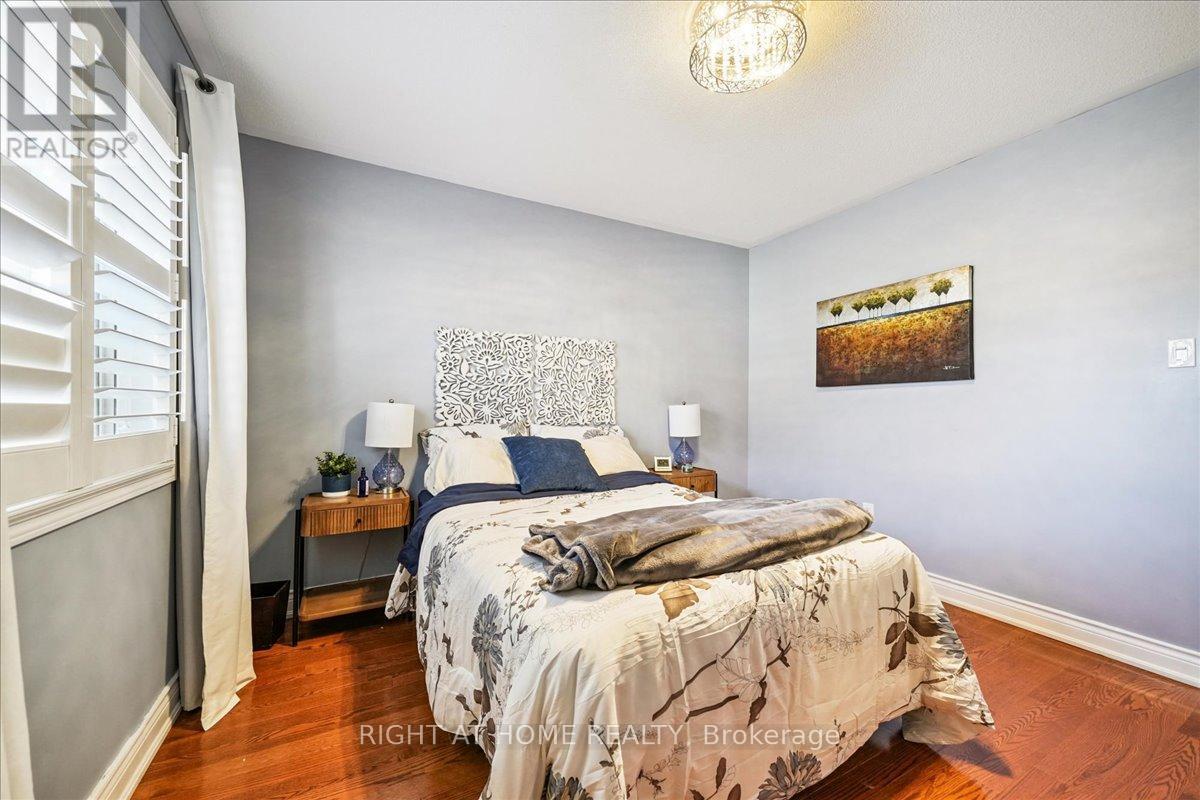Detached at 899 PICKERSGILL CRESCENT, Milton