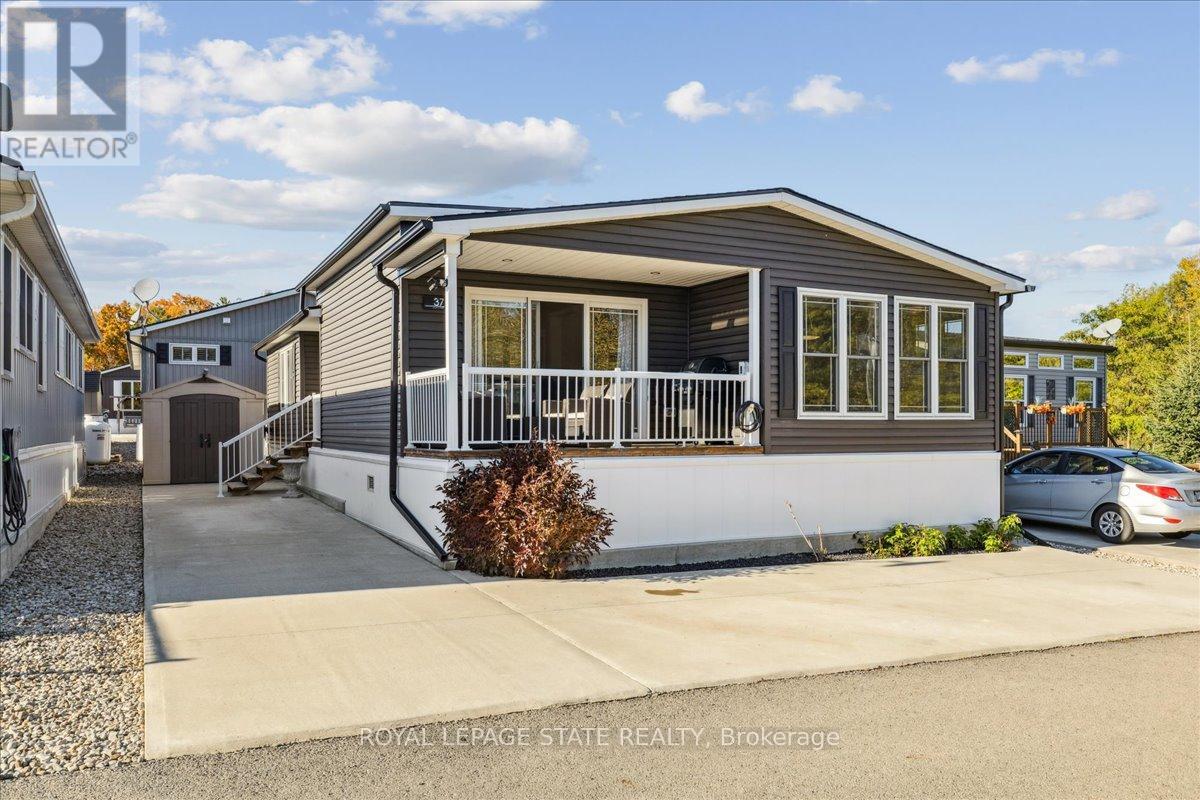 Detached at 37 ASH - 4449 MILBUROUGH LINE, Burlington
