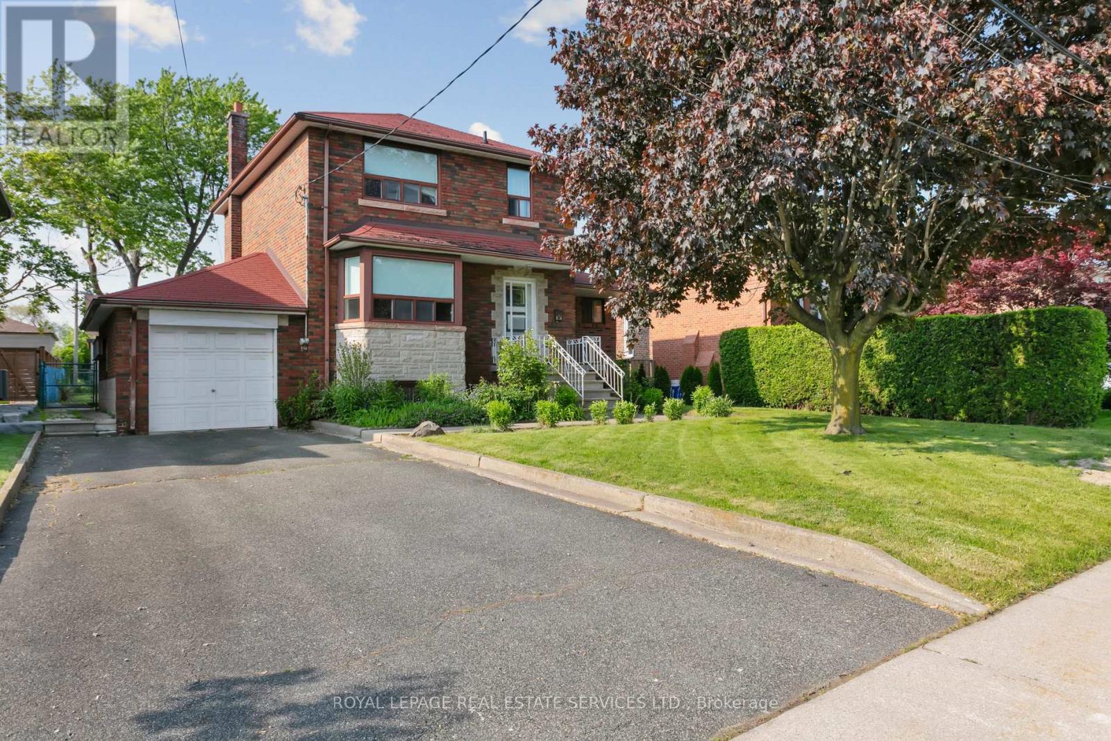 Detached at 28 CORNELIUS PARKWAY, Toronto (Maple Leaf)