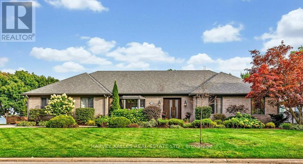 Detached at 90 OAKLANDS PARK COURT, Burlington (Bayview)