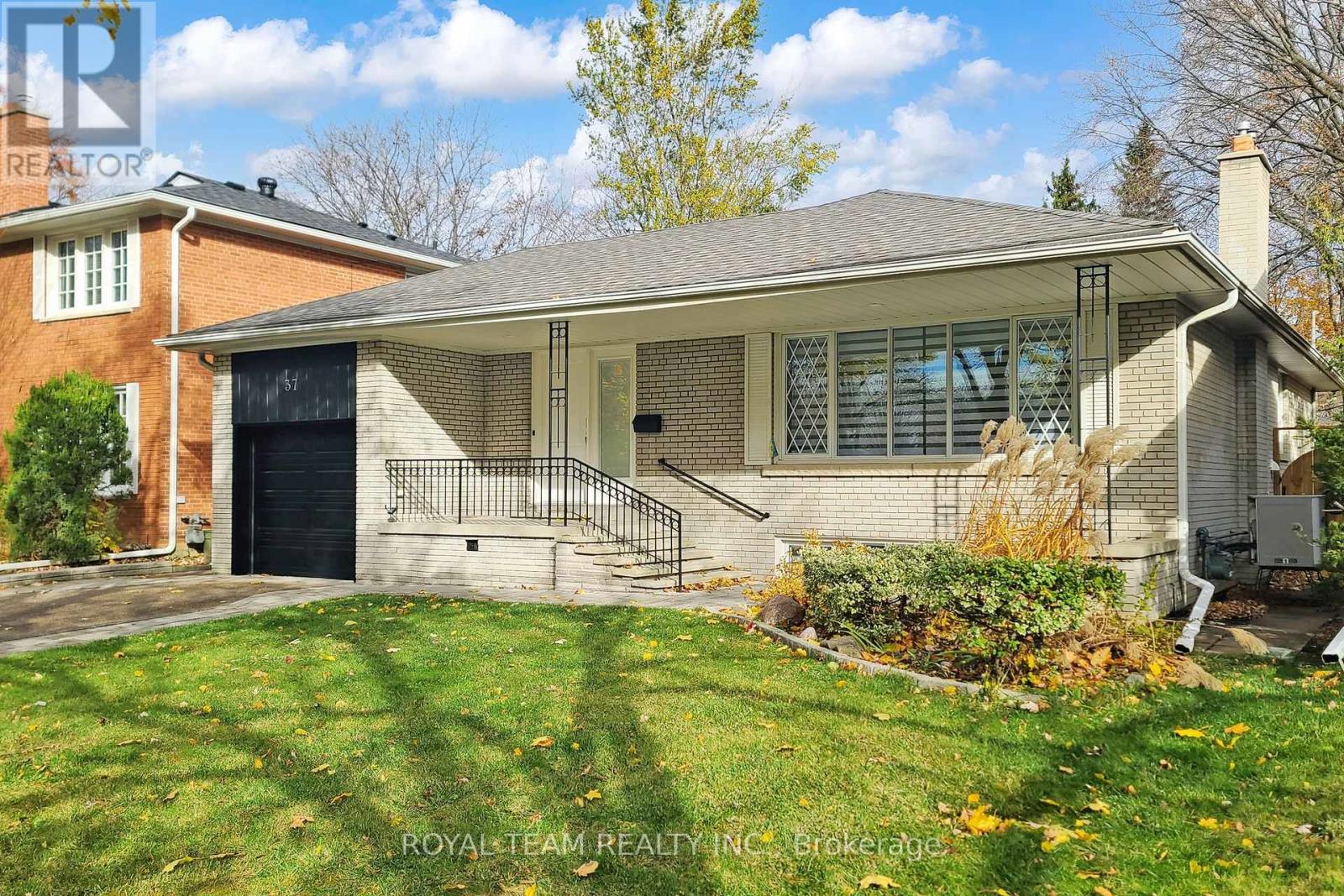 Detached at 37 MARKLAND DRIVE, Toronto (Markland Wood)