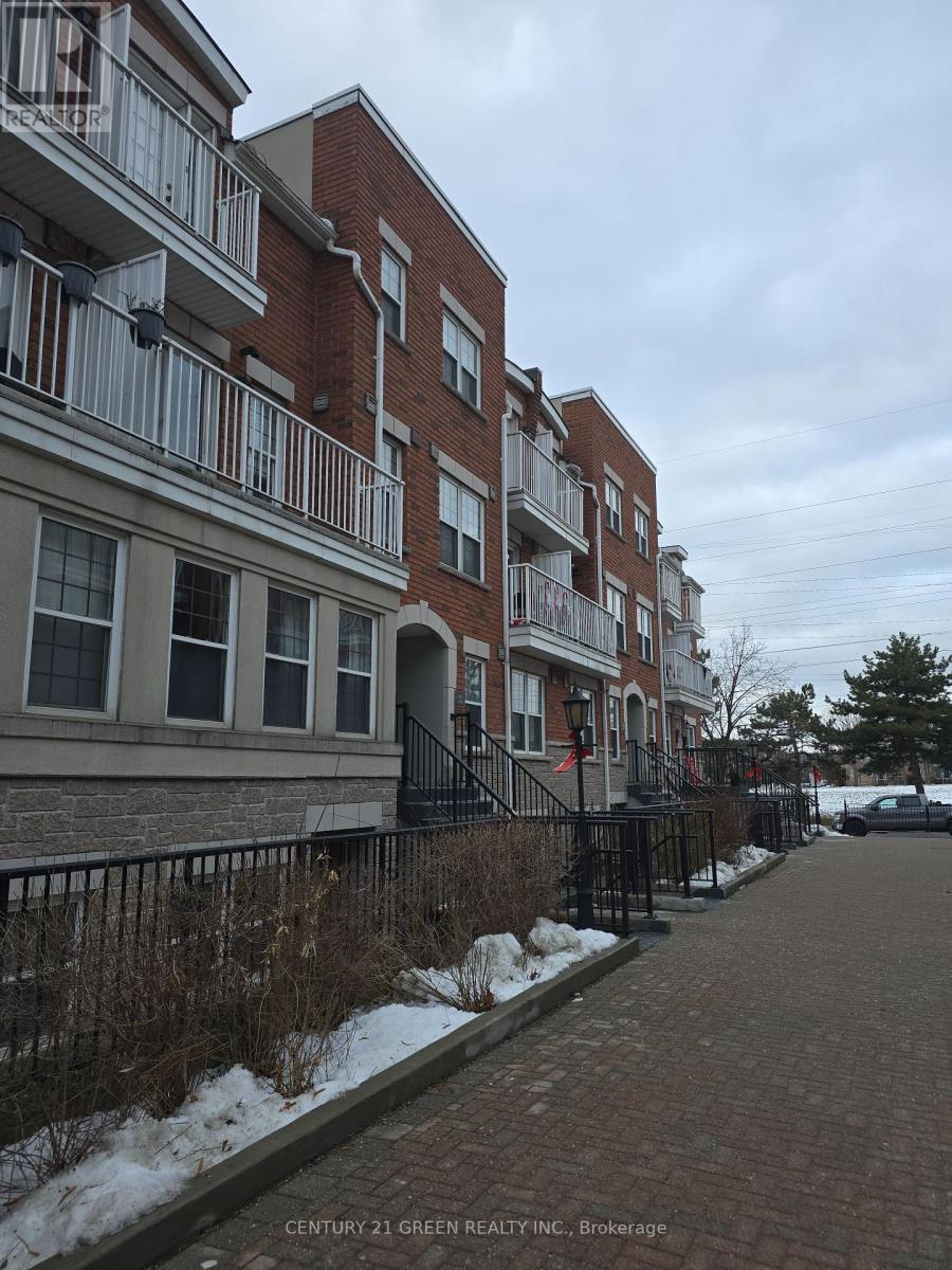 Townhouse at 22 - 37 FOUR WINDS DRIVE, Toronto (York University Heights)