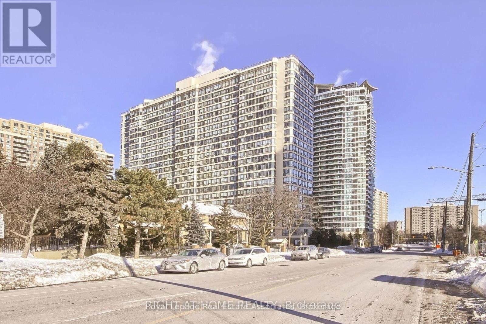 Apartment at 511 - 55 ELM DRIVE W, Mississauga (City Centre)
