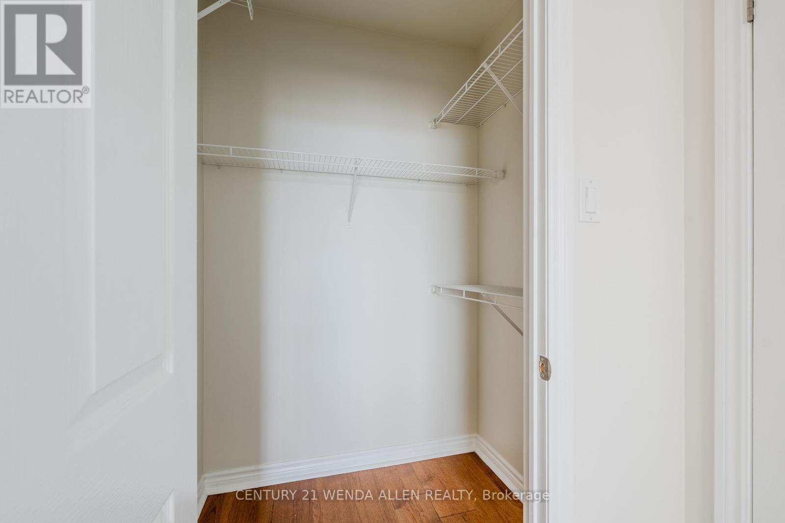 Apartment at 909 - 1998 IRONSTONE DRIVE, Burlington