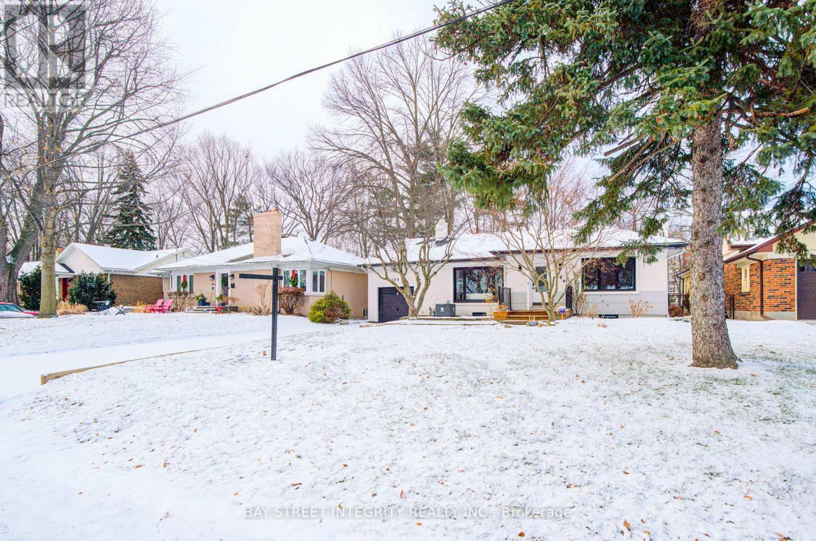 Detached at 409 RIVER SIDE DRIVE, Oakville (CO Central)