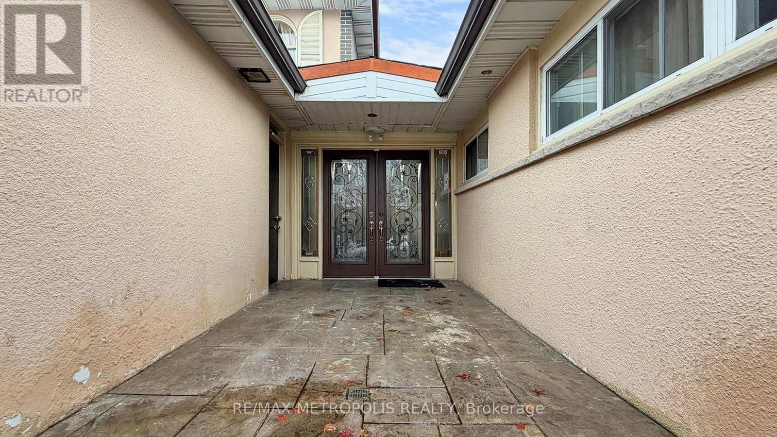 Detached at 11 CONAMORE CRESCENT, Toronto (York University Heights)