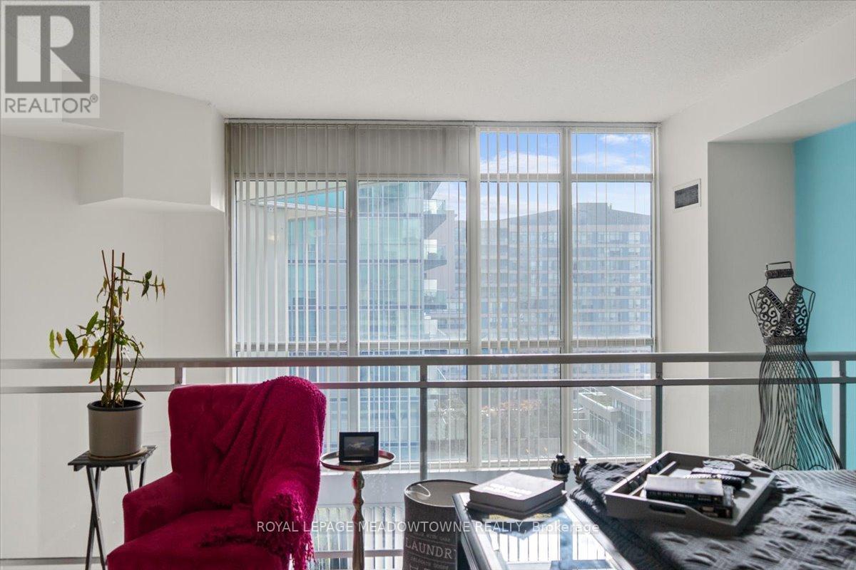 Apartment at 914 - 220 BURNHAMTHORPE ROAD W, Mississauga (City Centre)