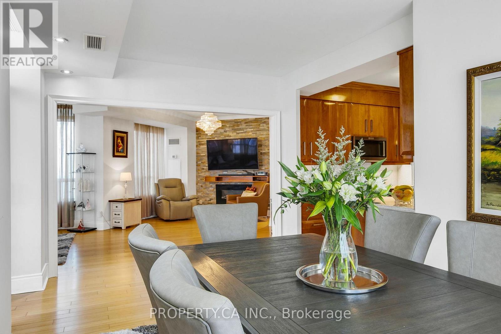 Apartment at 2804 - 3880 DUKE OF YORK BOULEVARD, Mississauga (City Centre)