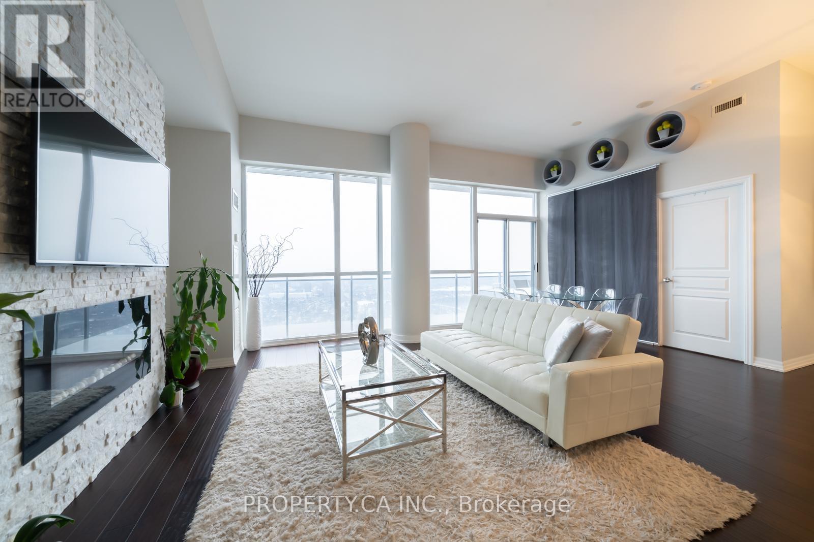 Apartment at PH3504 - 223 WEBB DRIVE, Mississauga (City Centre)