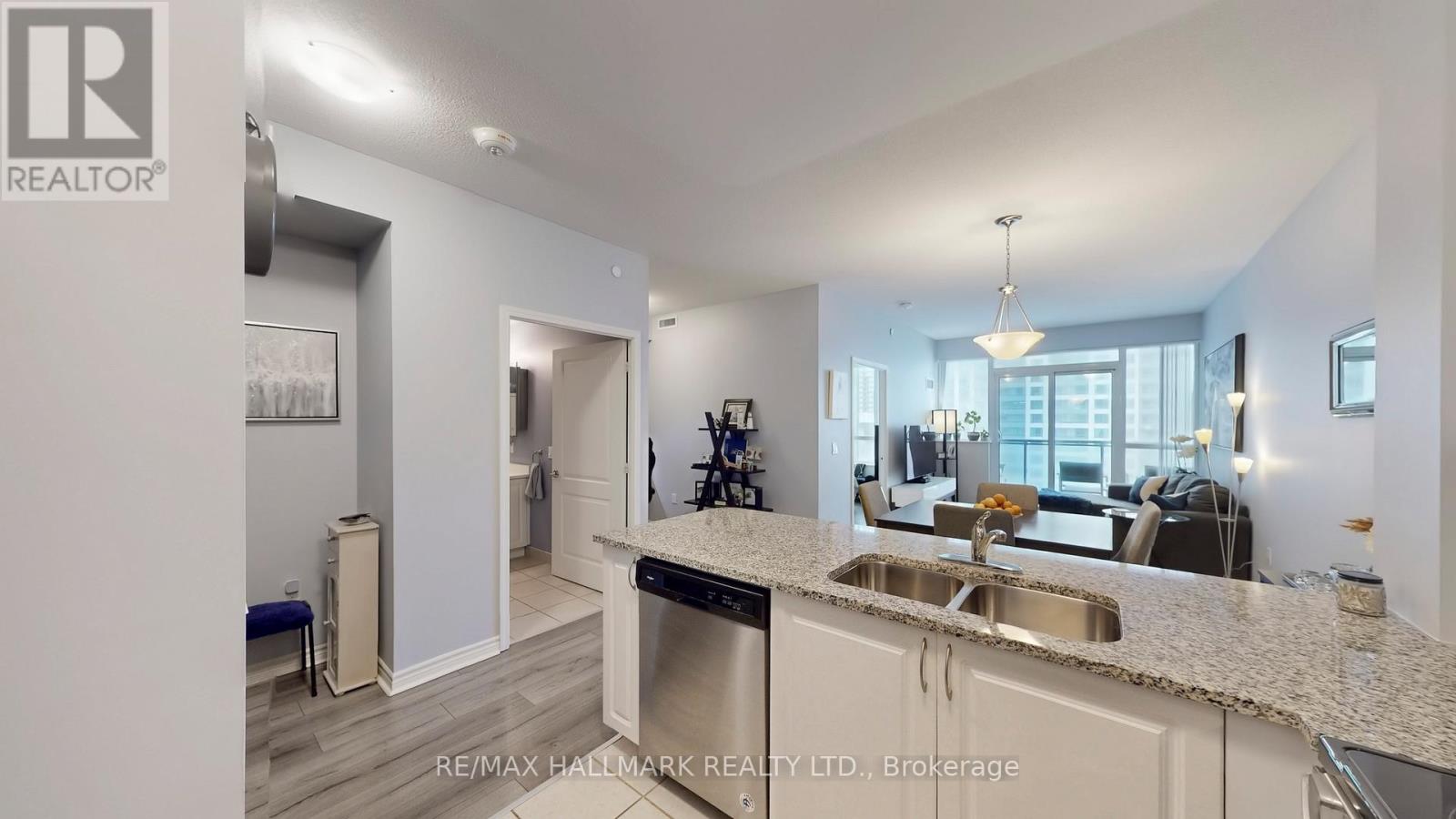 Apartment at 910 - 349 RATHBURN ROAD W, Mississauga (Creditview)