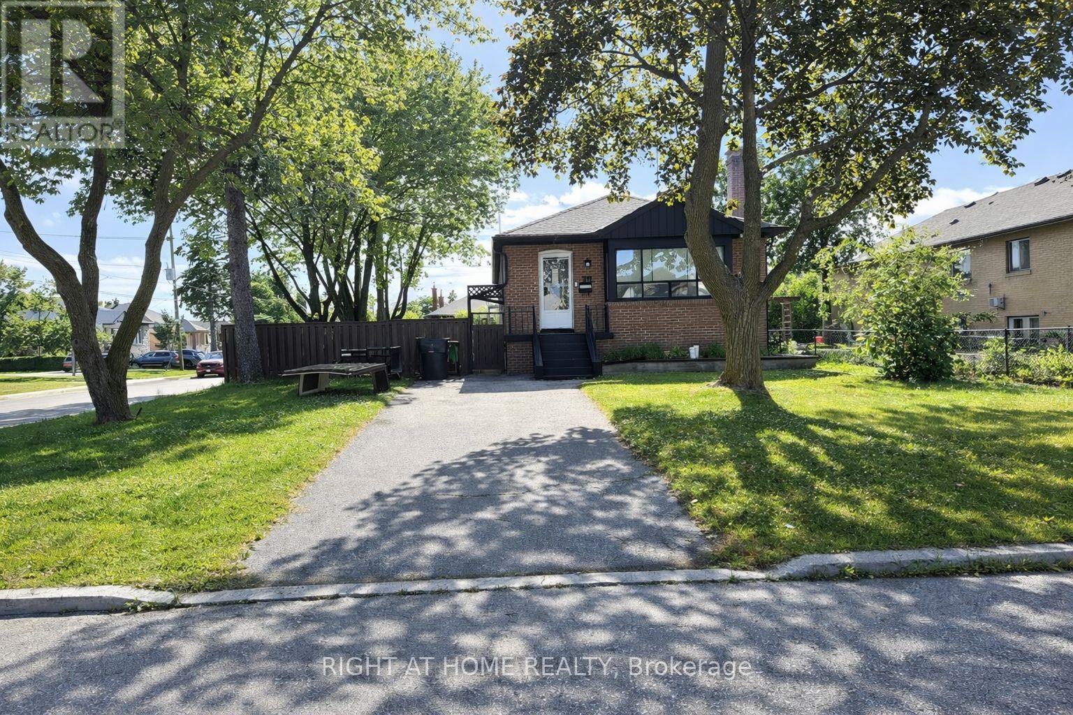 Detached at 70 BUNNELL CRESCENT, Toronto (Downsview-Roding-CFB)