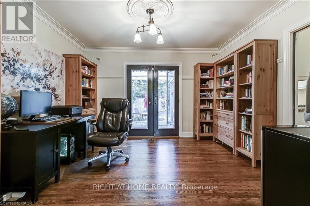 Detached at 3021 LAKESHORE ROAD, Burlington