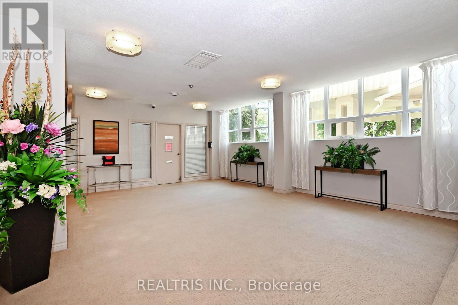 Apartment at 807 - 2323 CONFEDERATION PARKWAY, Mississauga