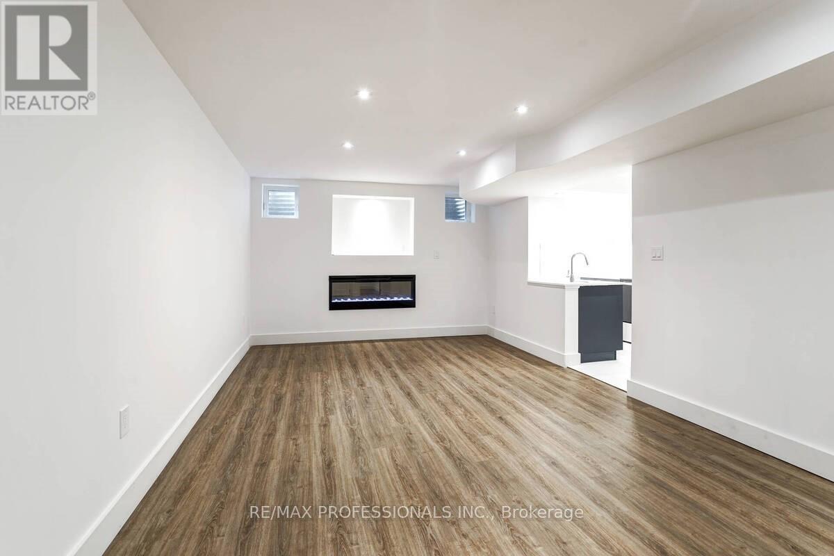 Detached at LOWER - 7 VANCHO CRESCENT S, Toronto (Edenbridge-Humber Valley)