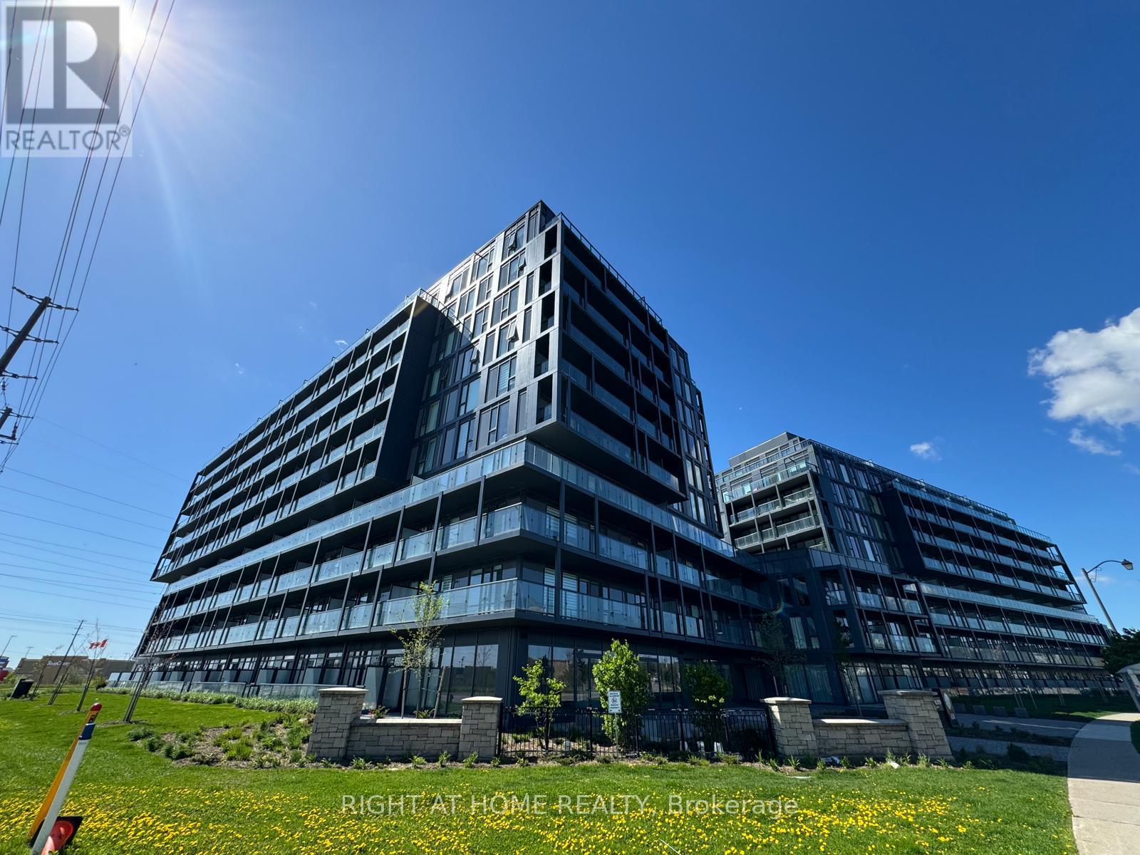 Apartment at B1010 - 3200 DAKOTA COMMON N, Burlington (Alton)