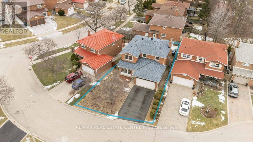 Detached at 796 BUCKINGHAM COURT, Mississauga (Creditview)