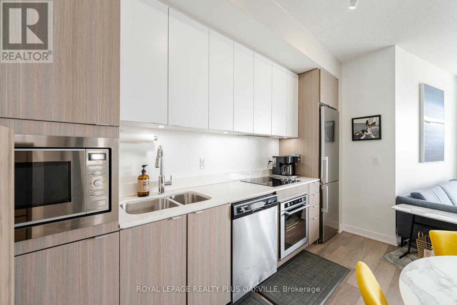 Apartment at A629 - 5230 DUNDAS STREET, Burlington