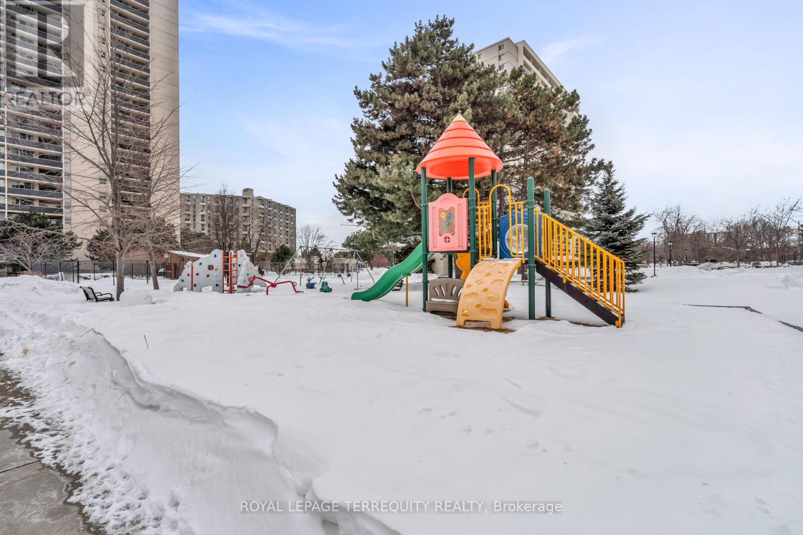 Apartment at 410 - 812 BURNHAMTHORPE ROAD, Toronto