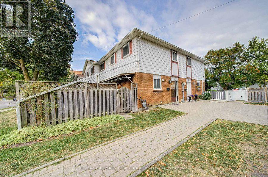 Townhouse at 9 BUR OAK WAY, Toronto (Glenfield-Jane Heights)