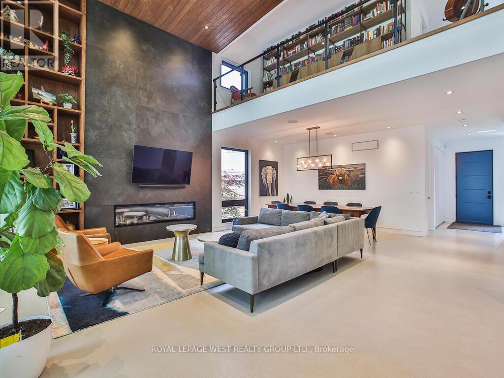 Detached at 4 OLD OAK ROAD, Toronto (Kingsway South)