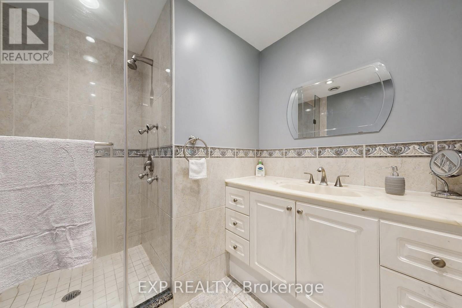 Townhouse at 43 HARTNELL SQUARE, Brampton